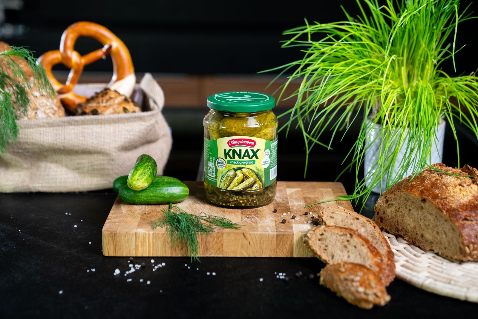 Food Fotografie Stuttgart – Produktinszenierung mit Brot und Gurken